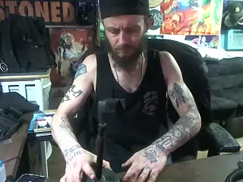 Snapshot of CloudDadddyyy420 chatting on 13, 2, 2025 CloudDadddyyy420 online show from 13, 2, 2025