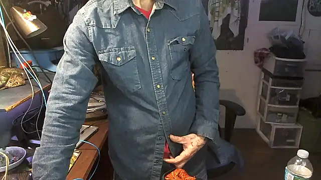 Snapshot of CloudDadddyyy420 chatting on 17, 11, 2025 CloudDadddyyy420 online show from 17, 11, 2025