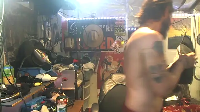 Snapshot of CloudDadddyyy420 chatting on 16, 12, 2025 CloudDadddyyy420 online show from 16, 12, 2025