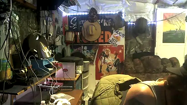 Snapshot of CloudDadddyyy420 chatting on 20, 12, 2025 CloudDadddyyy420 online show from 20, 12, 2025