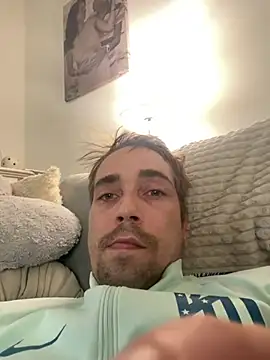 Snapshot of SweetBoy32 chatting on 17, 12, 2024 SweetBoy32 online show from 17, 12, 2024