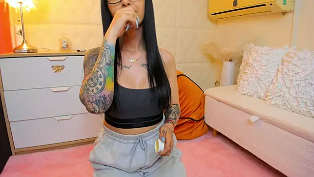 naughtycleo online show from 17, 4, 2026