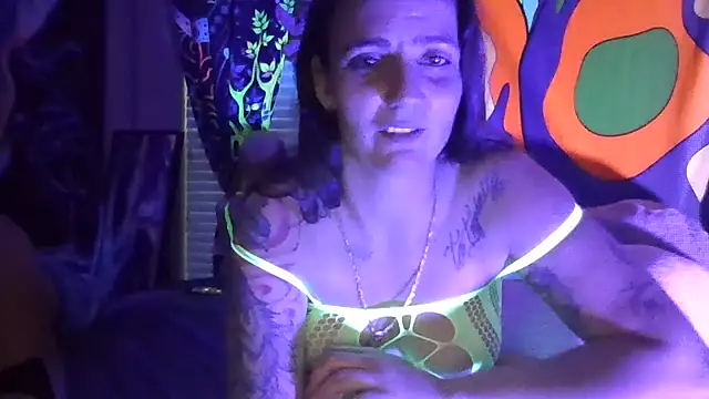 Snapshot of Emma-Rae chatting on 19, 2, 2025 Emma-Rae online show from 19, 2, 2025