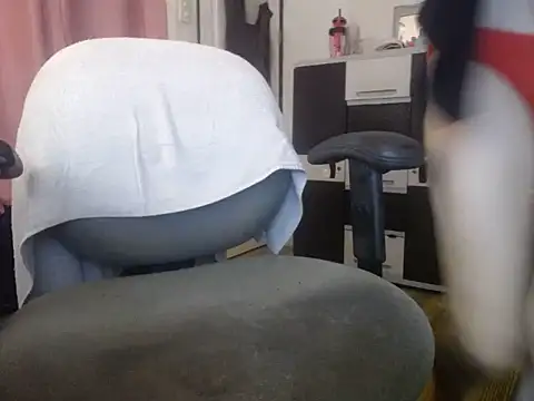 Snapshot of Milkshaker_angel chatting on 4, 12, 2025 Milkshaker angel online show from 4, 12, 2025