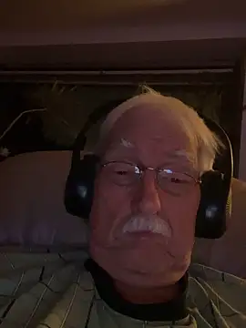 Snapshot of Steffibi1954 chatting on 3, 11, 2025 Steffibi1954 online show from 3, 11, 2025