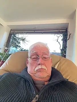 Snapshot of Steffibi1954 chatting on 15, 12, 2025 Steffibi1954 online show from 15, 12, 2025