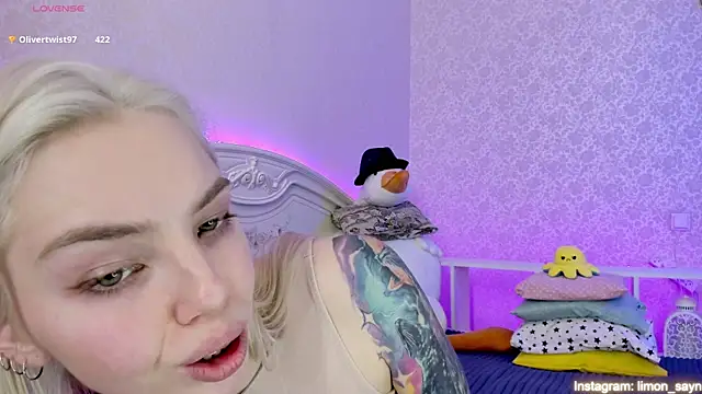 LillyMoure  online show from 19, 2, 2025