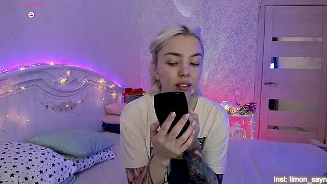 LillyMoure  online show from 13, 9, 2025