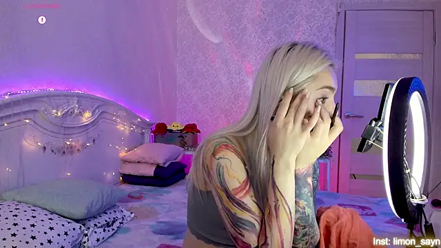 LillyMoure  online show from 13, 10, 2025