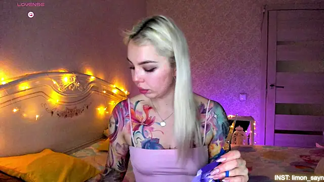 LillyMoure  online show from 8, 3, 2026