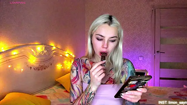 LillyMoure  online show from 9, 3, 2026