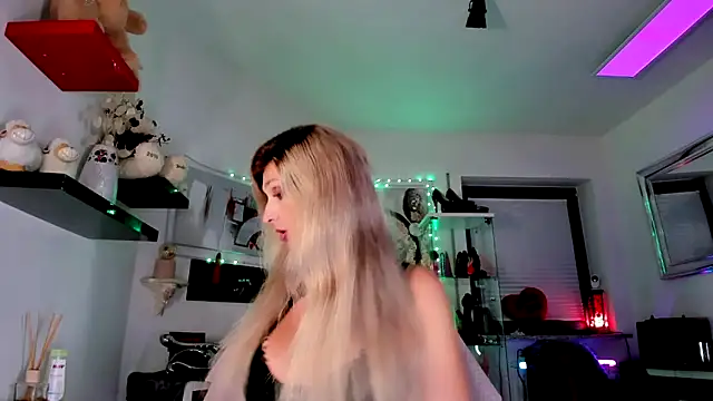 Snapshot of 2bigass4_u chatting on 28, 10, 2025 2bigass4 u online show from 28, 10, 2025