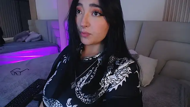 Snapshot of Miss_Loise chatting on 14, 11, 2025 Miss Loise online show from 14, 11, 2025