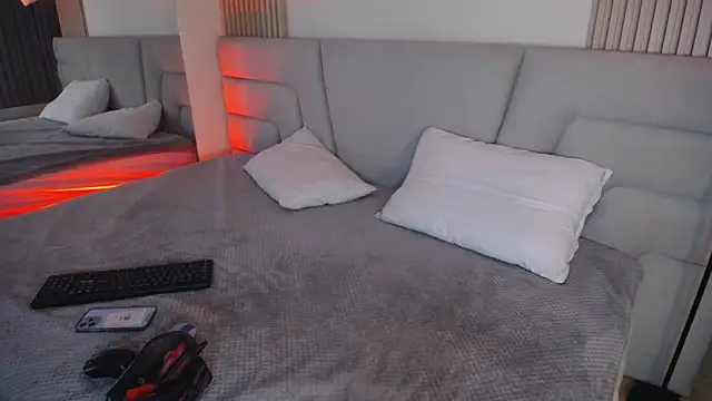 Snapshot of Miss_Loise chatting on 4, 12, 2025 Miss Loise online show from 4, 12, 2025