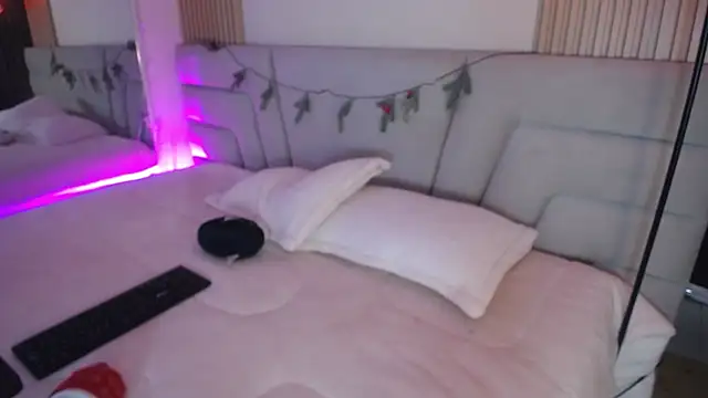 Snapshot of Miss_Loise chatting on 21, 12, 2025 Miss Loise online show from 21, 12, 2025