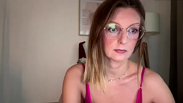 Snapshot of HornyJudith chatting on 15, 12, 2025 HornyJudith online show from 15, 12, 2025