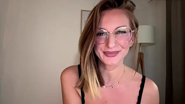 Snapshot of HornyJudith chatting on 17, 12, 2025 HornyJudith online show from 17, 12, 2025