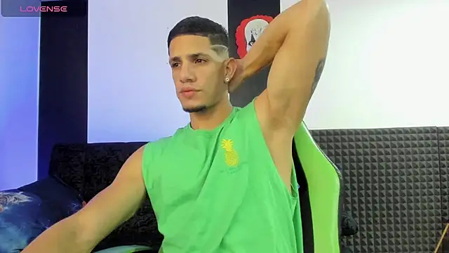 jhonnysnow17 online show from 4, 2, 2025