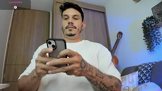 Snapshot of alejandro_stark chatting on 18, 6, 2026 alejandro stark online show from 18, 6, 2026