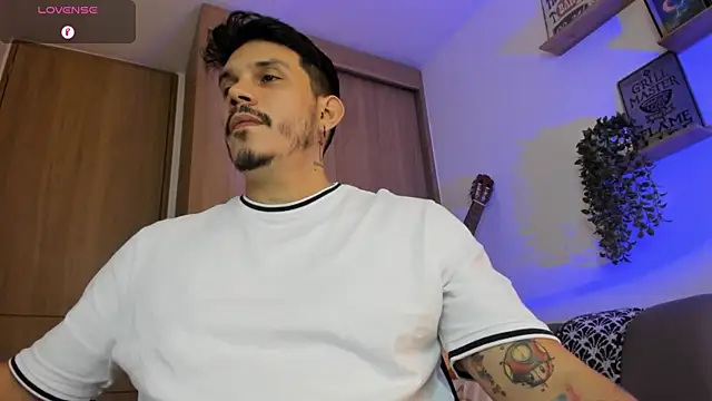 Snapshot of alejandro_stark chatting on 20, 6, 2026 alejandro stark online show from 20, 6, 2026