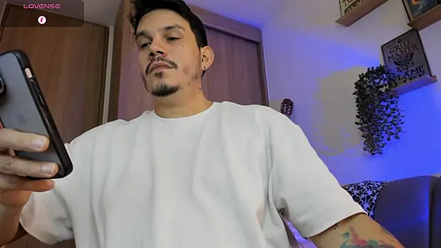Snapshot of alejandro_stark chatting on 29, 6, 2026 alejandro stark online show from 29, 6, 2026
