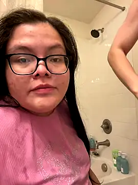 Snapshot of LiverandBrat77 chatting on 4, 12, 2025 LiverandBrat77 online show from 4, 12, 2025