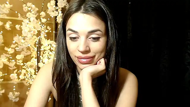 Snapshot of Mika_Gold chatting on 19, 12, 2024 Mika Gold online show from 19, 12, 2024