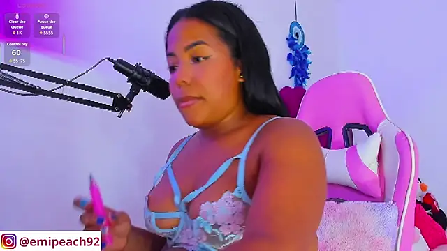 Snapshot of samanthaabloom chatting on 24, 10, 2025 samanthaabloom online show from 24, 10, 2025