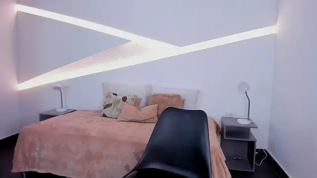 hot little bunny online show from 19, 12, 2024