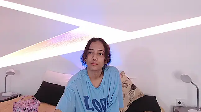 hot little bunny online show from 23, 12, 2024