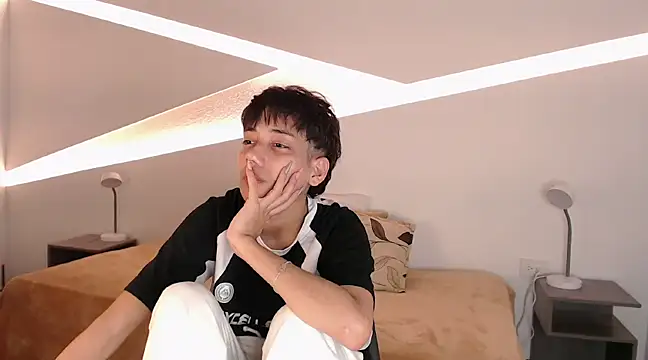 hot little bunny online show from 17, 1, 2025