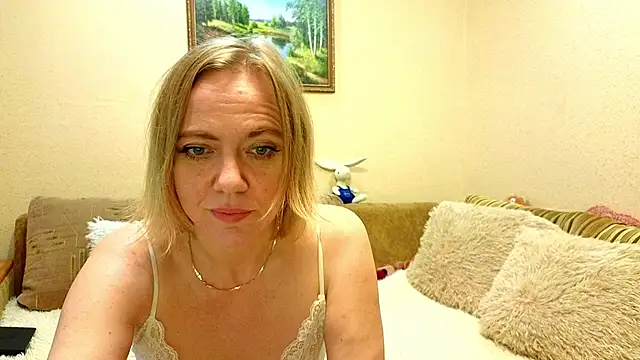 YourQueenX online show from 9, 6, 2026