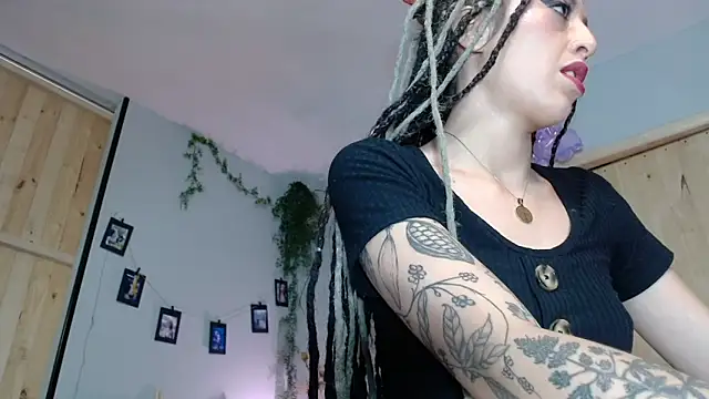 Snapshot of VickyJackson_ chatting on 4, 12, 2025 VickyJackson online show from 4, 12, 2025