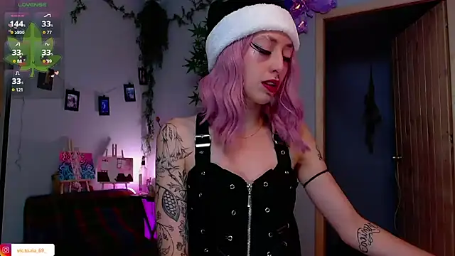 Snapshot of VickyJackson_ chatting on 15, 12, 2025 VickyJackson online show from 15, 12, 2025