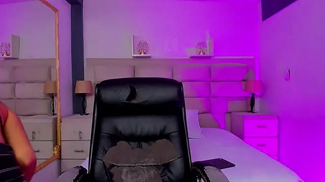 Snapshot of CinthiaCollins chatting on 15, 11, 2025 CinthiaCollins online show from 15, 11, 2025