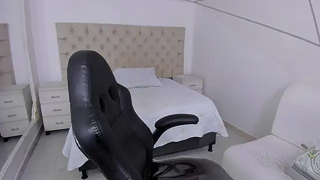 Snapshot of CinthiaCollins chatting on 30, 11, 2025 CinthiaCollins online show from 30, 11, 2025