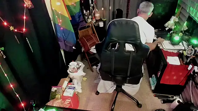 Snapshot of Daddysthick chatting on 1, 12, 2025 Daddysthick online show from 1, 12, 2025