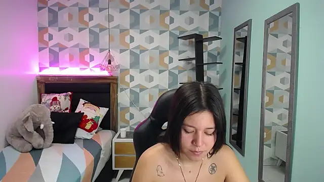 Snapshot of LORENADAVIES chatting on 18, 12, 2024 LORENADAVIES online show from 18, 12, 2024