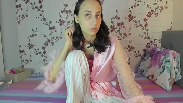 Snapshot of Alisagold90 chatting on 17, 10, 2025 Alisagold90 online show from 17, 10, 2025