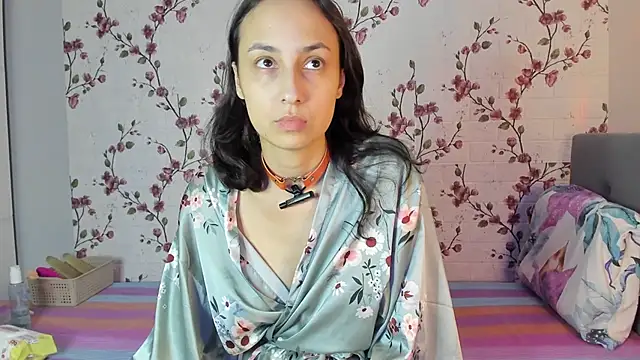 Snapshot of Alisagold90 chatting on 3, 11, 2025 Alisagold90 online show from 3, 11, 2025