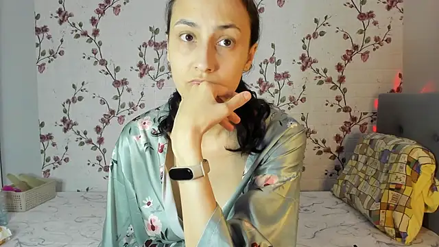 Snapshot of Alisagold90 chatting on 11, 11, 2025 Alisagold90 online show from 11, 11, 2025