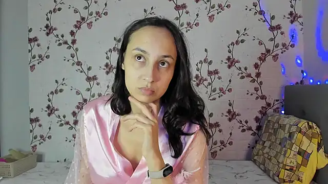 Snapshot of Alisagold90 chatting on 30, 11, 2025 Alisagold90 online show from 30, 11, 2025