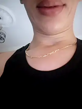 Snapshot of MiroKari2 chatting on 8, 10, 2025 MiroKari2 online show from 8, 10, 2025