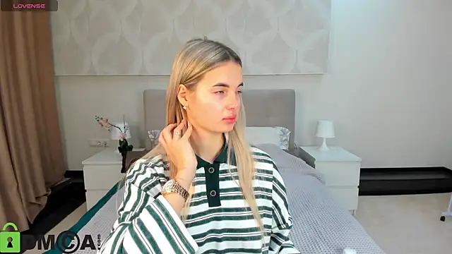 Snapshot of Donna_Evans chatting on 22, 11, 2025 Donna Evans online show from 22, 11, 2025