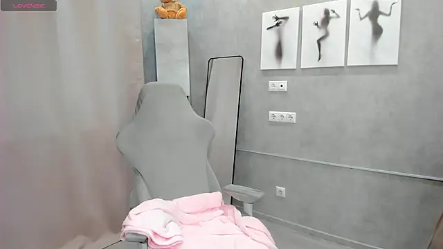 Donna Evans online show from 7, 3, 2026