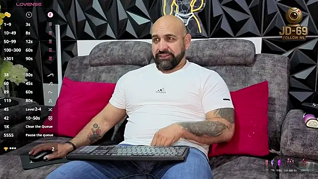 Snapshot of JD-69 chatting on 4, 12, 2025 JD-69 online show from 4, 12, 2025