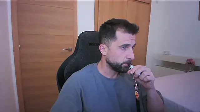 Snapshot of alex877x chatting on 19, 10, 2025 alex877x online show from 19, 10, 2025