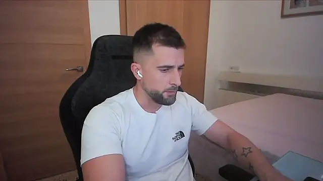 Snapshot of alex877x chatting on 24, 10, 2025 alex877x online show from 24, 10, 2025