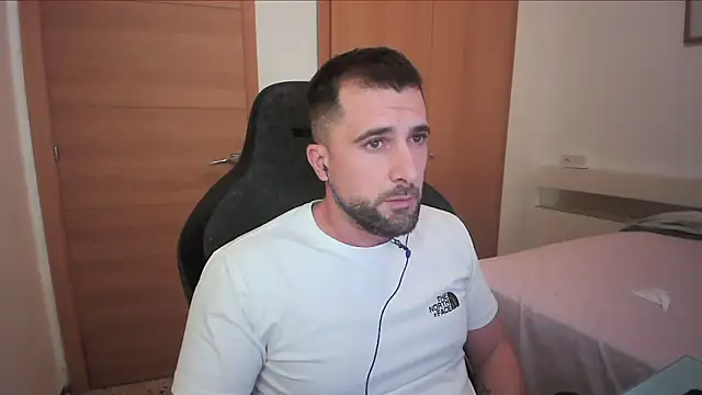 Snapshot of alex877x chatting on 28, 10, 2025 alex877x online show from 28, 10, 2025