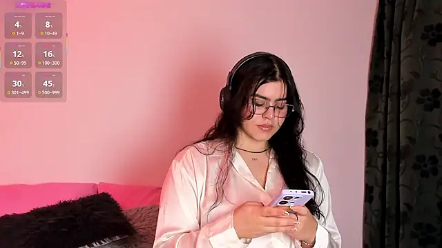 Snapshot of veronica185 chatting on 8, 7, 2026 veronica185 online show from 8, 7, 2026